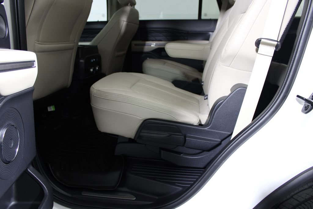 Certified 2023 Ford Expedition Platinum image 12