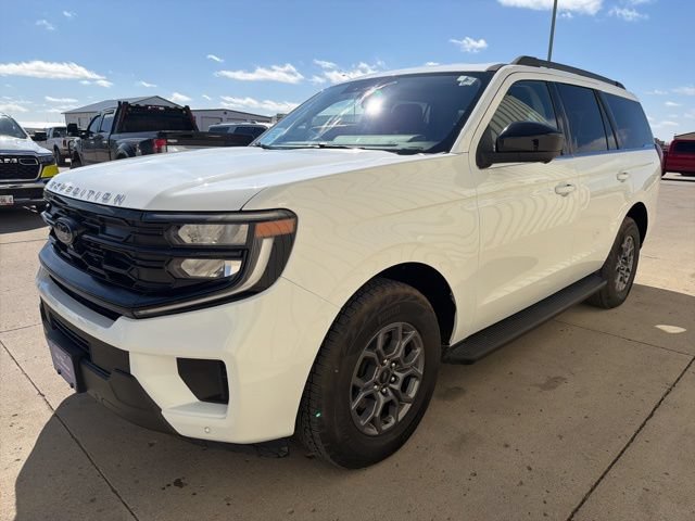 Certified 2025 Ford Expedition Active AWD/4WD image 4