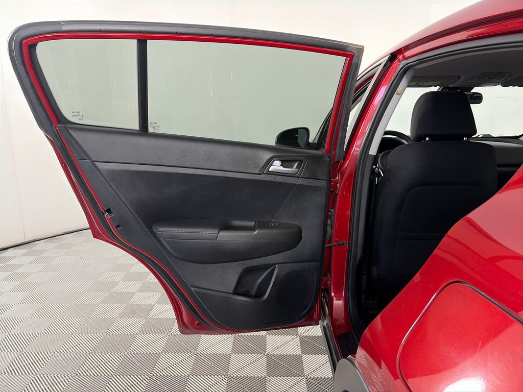 Used 2021 Kia Sportage LX AWD/4WD image 12