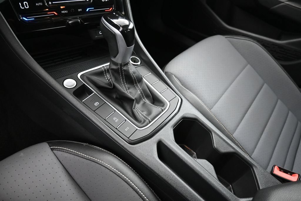 Used 2025 Volkswagen Jetta SE FWD image 16