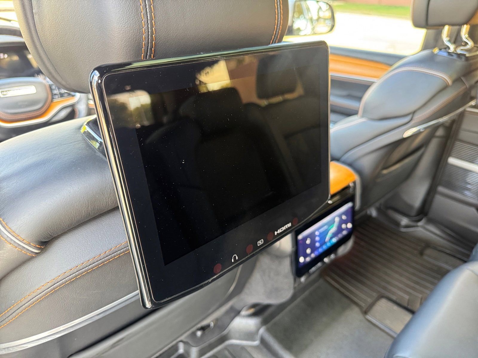 Used 2022 Jeep Grand Wagoneer Series III w/ Rear Seat Video Group 1 image 23