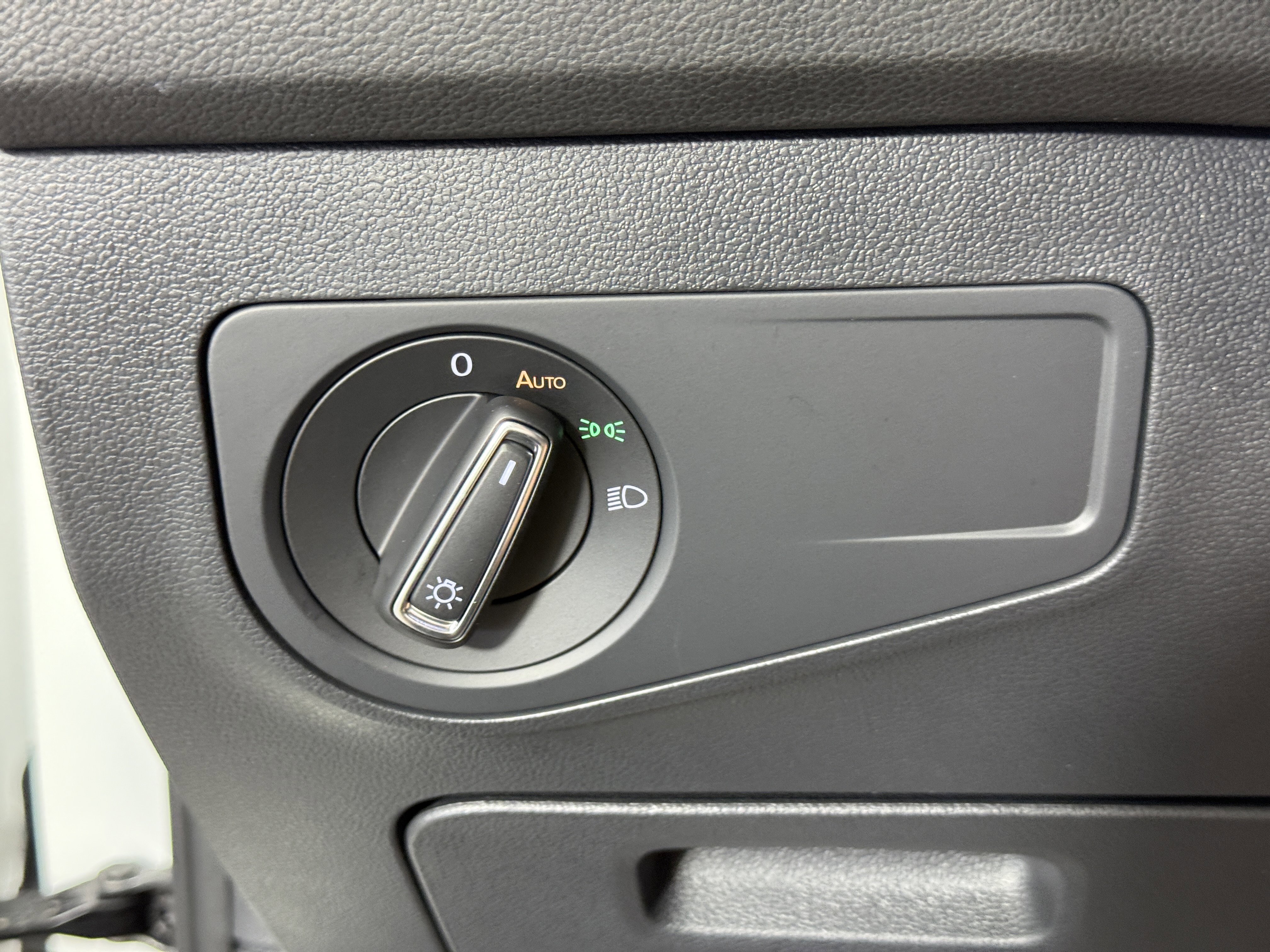 Used 2024 Volkswagen Tiguan SE R-Line image 22