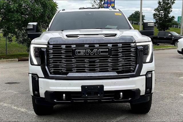 Used 2024 GMC Sierra 3500 Denali Ultimate AWD/4WD image 2