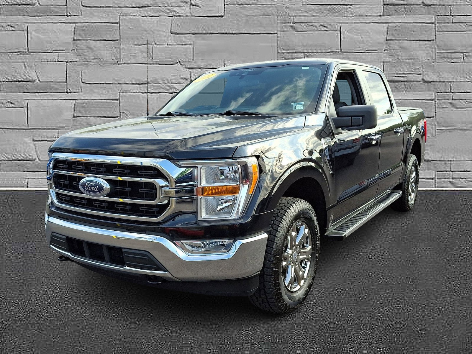 Certified 2022 Ford F150 XLT w/ XTR Package AWD/4WD image 4