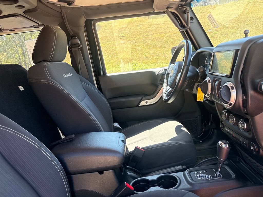 Used 2017 Jeep Wrangler Sahara w/ Dual Top Group AWD/4WD image 25