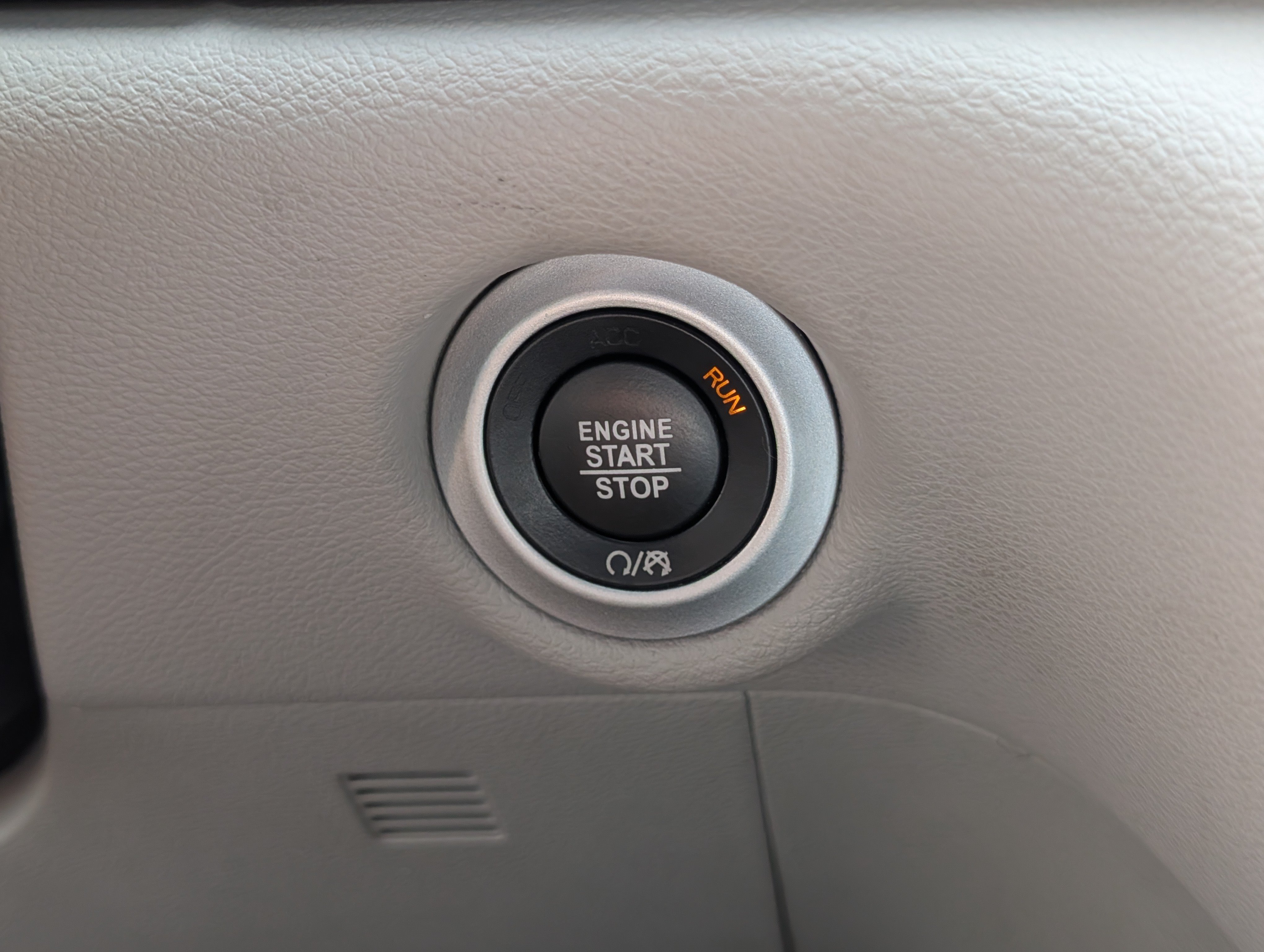 Used 2019 Chrysler Pacifica Touring Plus w/ Advanced Safetytec Group FWD image 28