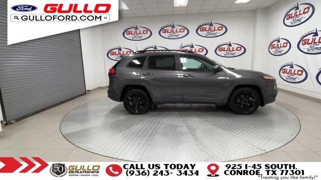Used 2018 Jeep Cherokee Latitude w/ Altitude Package FWD image 9