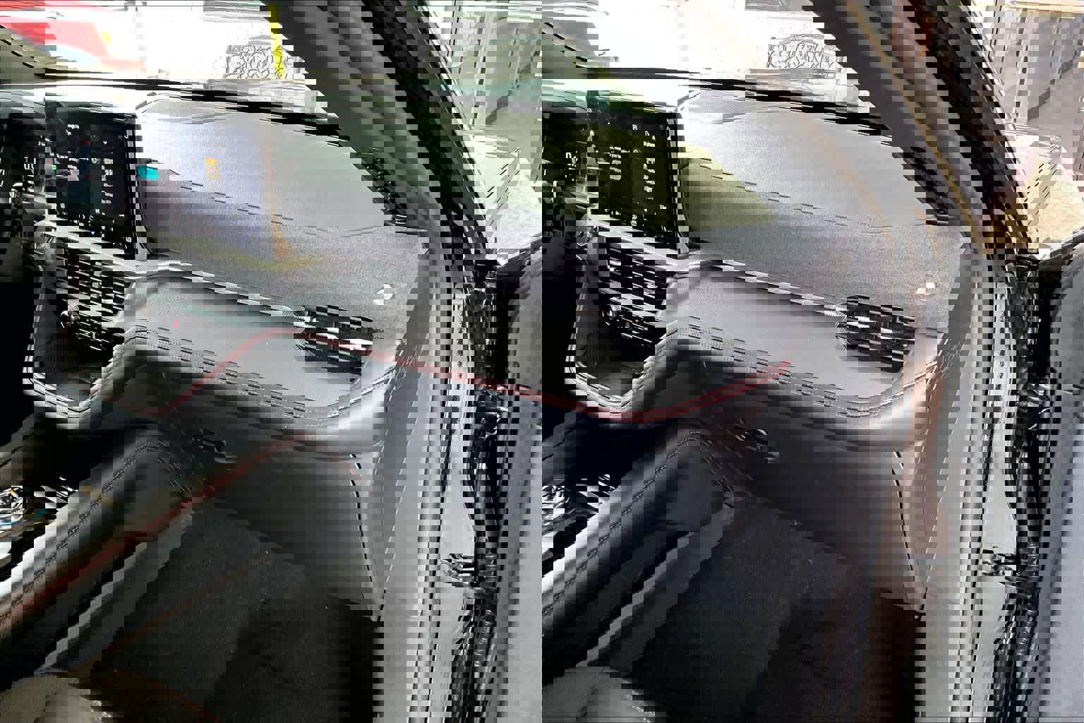 Certified 2025 Ford Explorer ST-Line w/ ST-Line Street Pack image 17