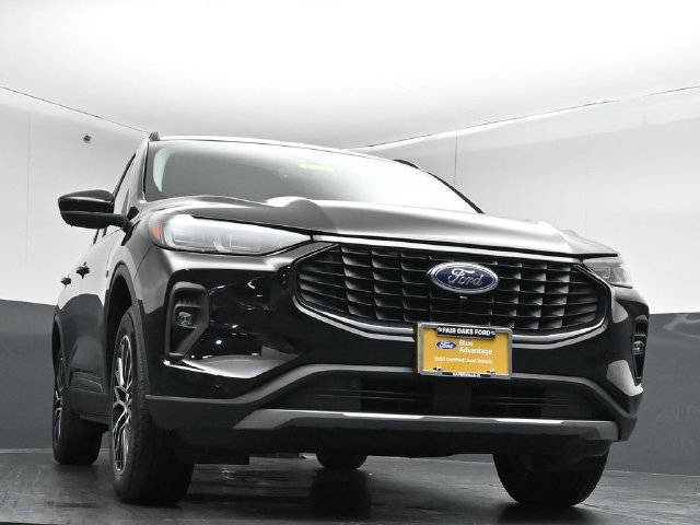 Certified 2026 Ford Escape SE w/ PHEV Premium Package FWD image 38