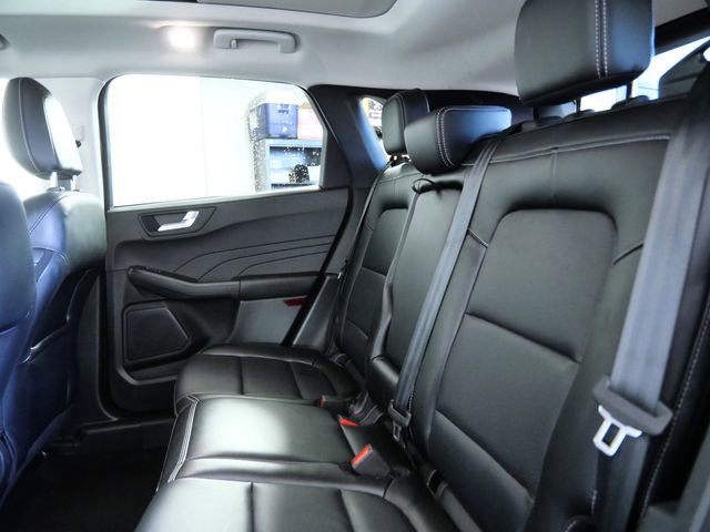 Certified 2022 Ford Escape Titanium w/ Class II Trailer Tow Package image 15