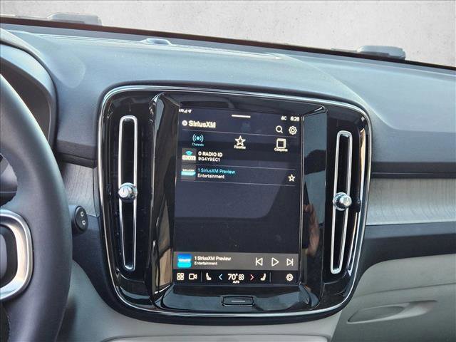 Used 2023 Volvo XC40 B5 Plus image 15