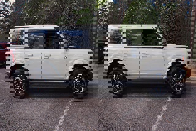 Certified 2025 Ford Bronco Outer Banks image 6