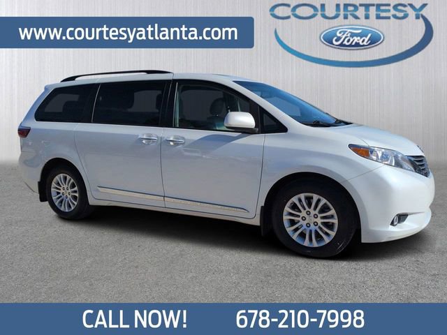 Used 2017 Toyota Sienna L image 1
