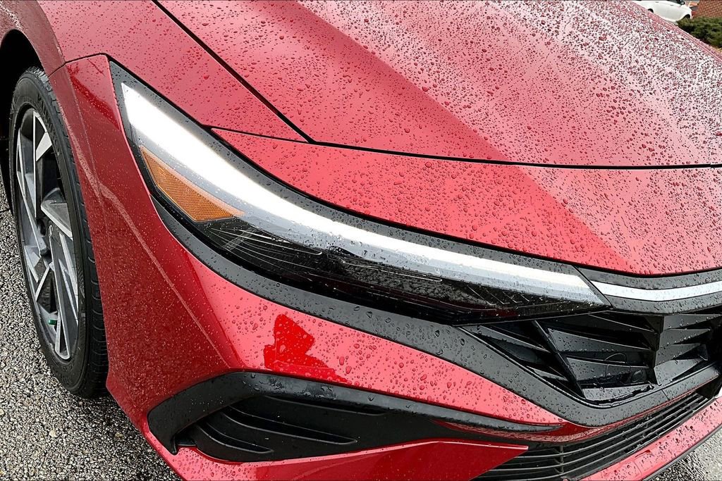 Used 2025 Hyundai Elantra Sport image 29