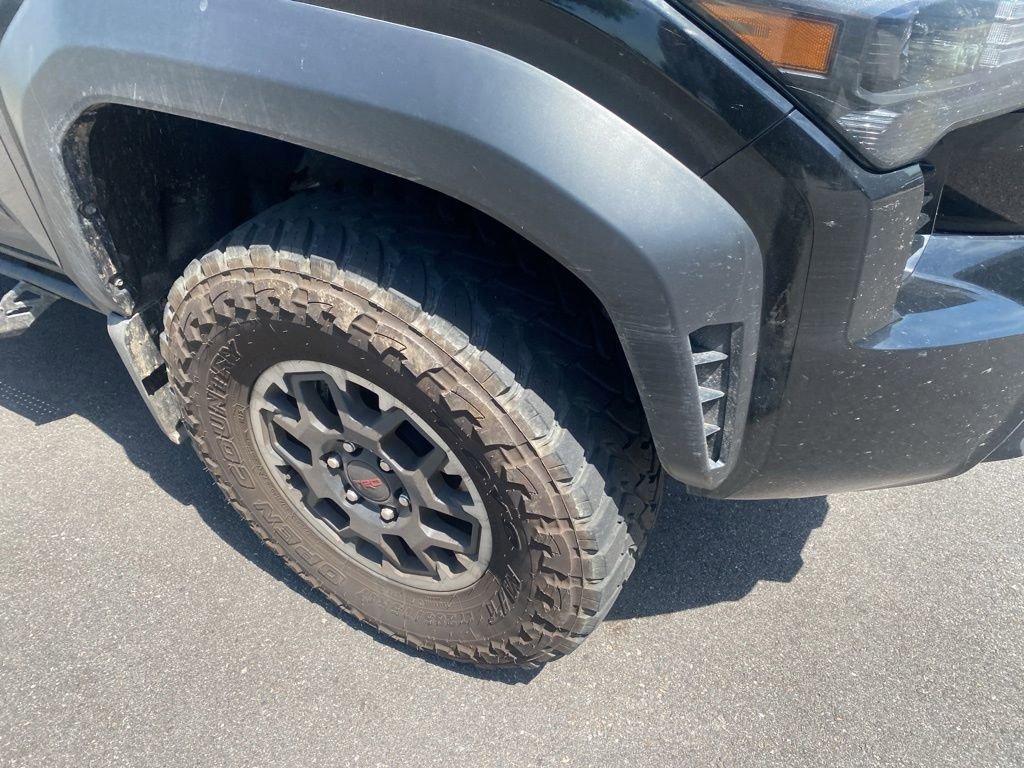 Used 2024 Toyota Tacoma TRD Off-Road AWD/4WD image 4