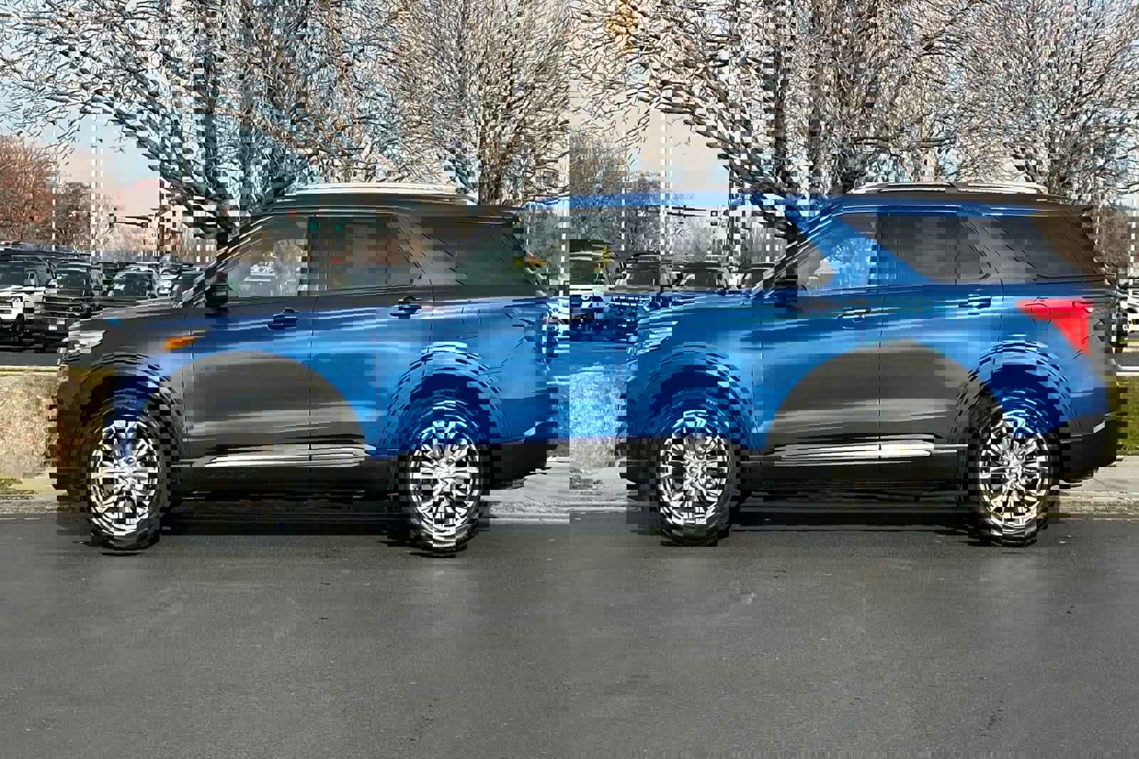 Certified 2022 Ford Explorer Limited w/ Equipment Group 301A image 2