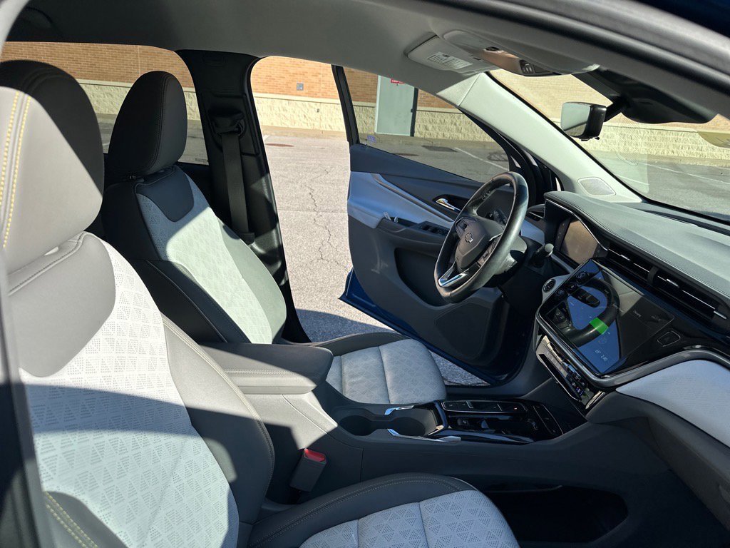 Used 2023 Chevrolet Bolt EUV Premier image 27