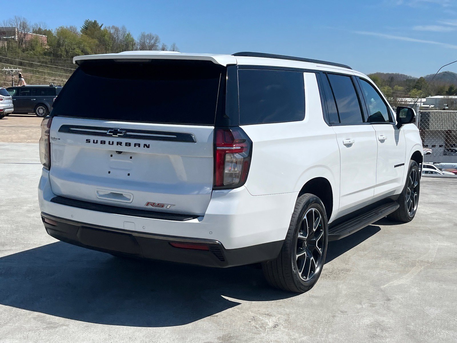 Used 2022 Chevrolet Suburban RST w/ Luxury Package image 3