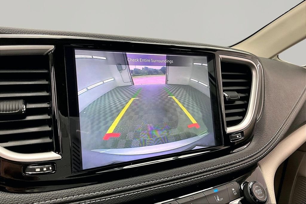 Used 2023 Chrysler Pacifica Touring-L FWD image 21