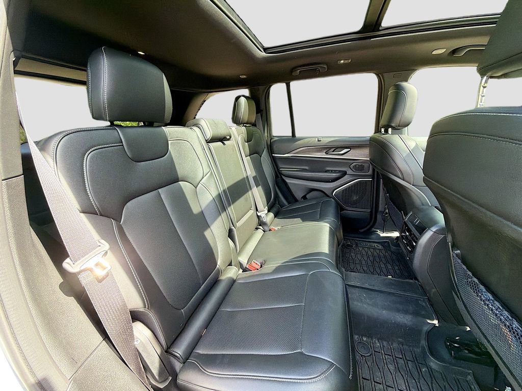 Used 2024 Jeep Grand Cherokee Limited w/ Luxury Tech Group II AWD/4WD image 30