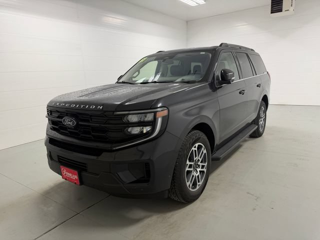 Certified 2025 Ford Expedition Active AWD/4WD image 3