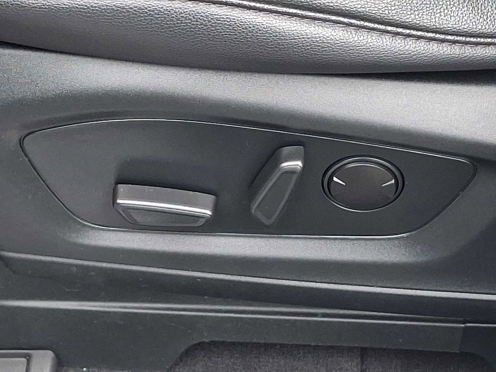 Certified 2023 Ford Explorer ST-Line w/ Class IV Trailer Tow Package image 28