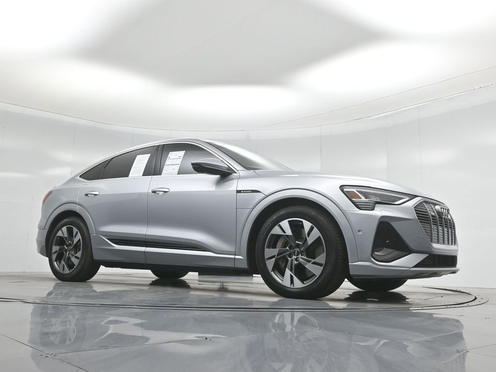 Used 2022 Audi e-tron Premium Plus image 3