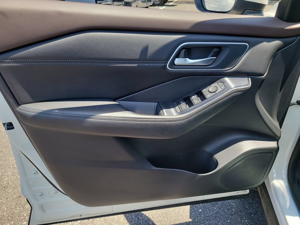 Used 2021 Nissan Rogue SV w/ Premium Package FWD image 14