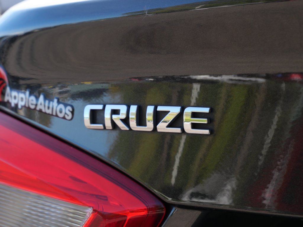Used 2017 Chevrolet Cruze LT w/ Convenience Package FWD image 10