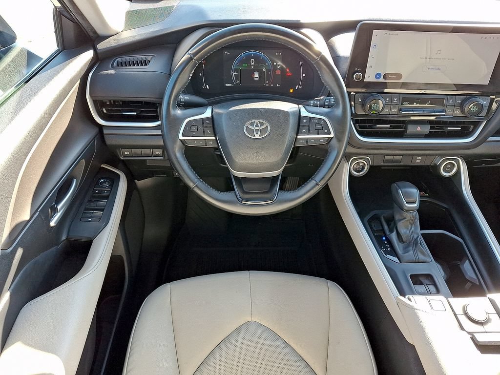 Used 2024 Toyota Grand Highlander AWD image 11