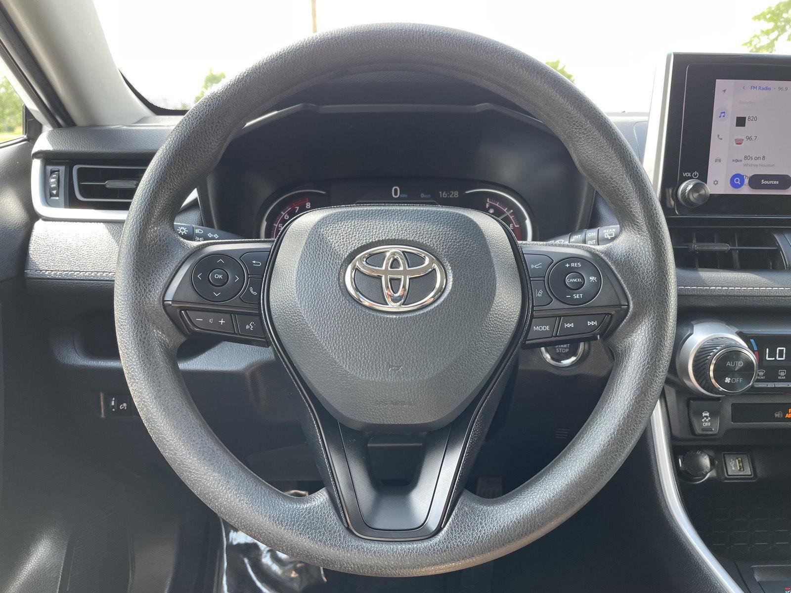 Used 2023 Toyota RAV4 XLE AWD/4WD image 12