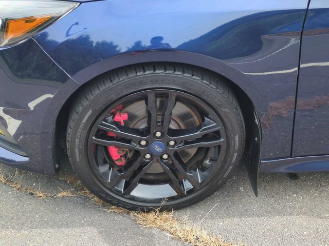 Certified 2017 Ford Focus ST w/ Equipment Group 401A FWD image 10
