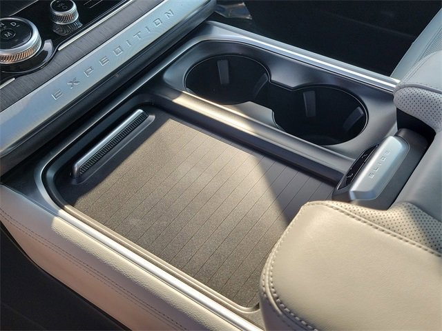 Certified 2025 Ford Expedition Platinum w/ Platinum Ultimate Package image 16