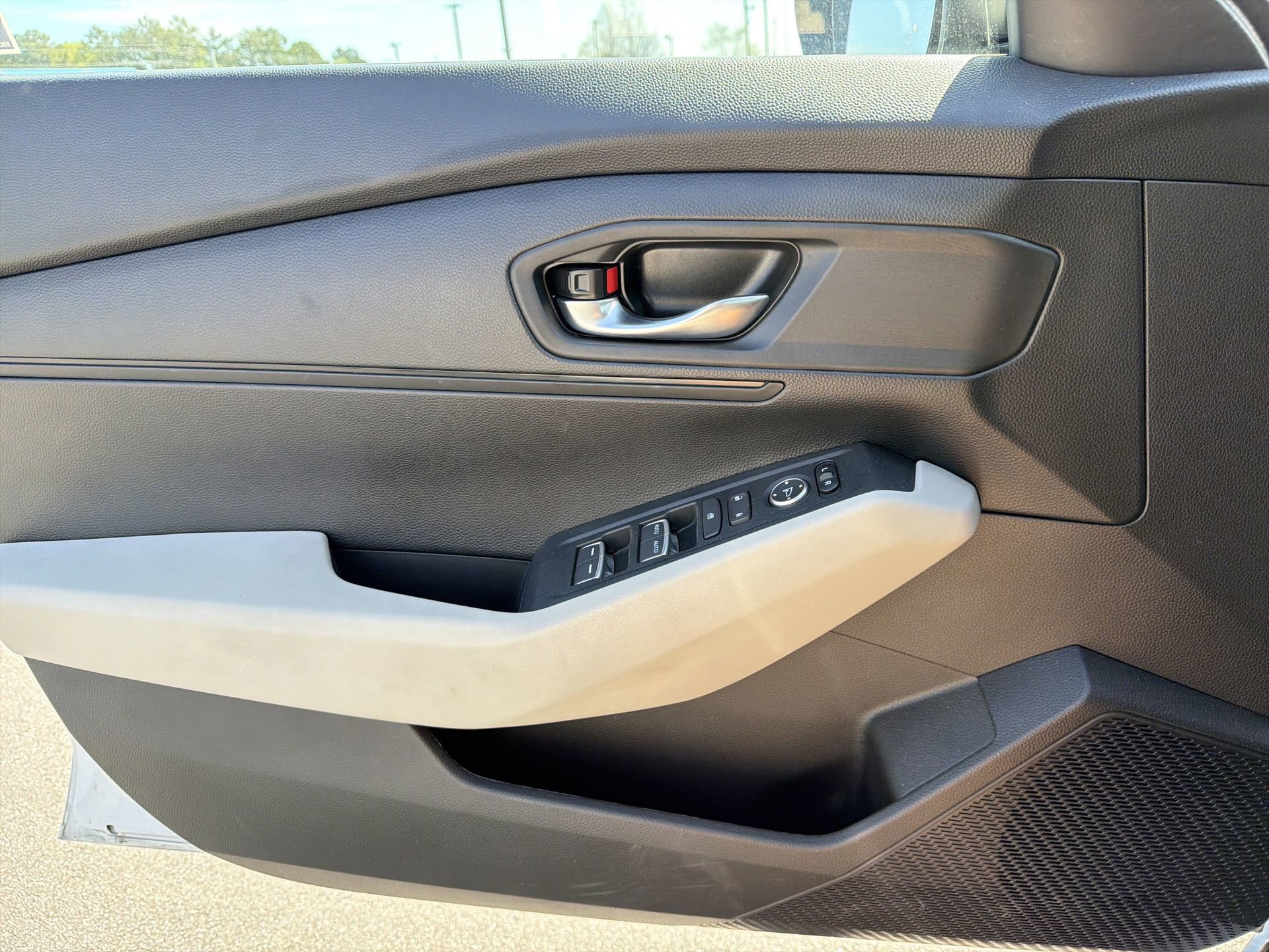 Used 2025 Honda Accord LX image 9