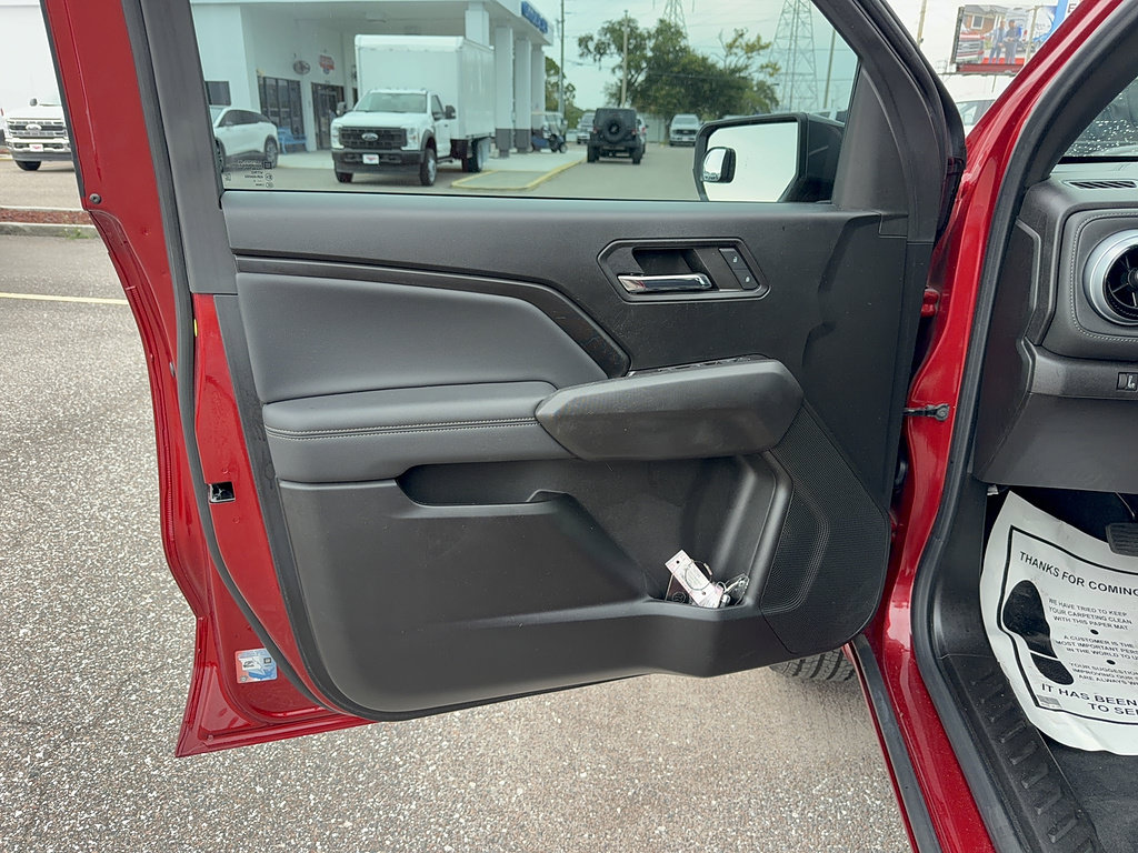 Used 2024 Chevrolet Colorado LT RWD image 8