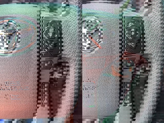 Used 2023 Toyota Tacoma TRD Off-Road w/ Technology Package AWD/4WD image 21