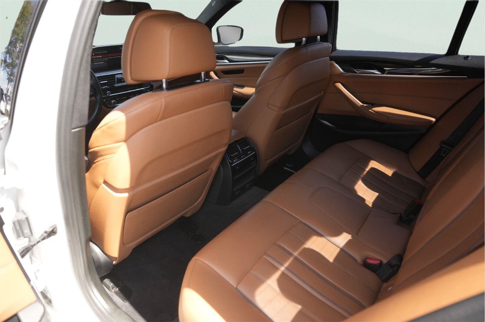 Used 2019 BMW 530e xDrive AWD/4WD image 12