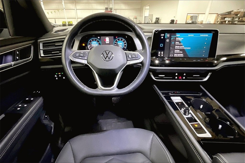 Used 2025 Volkswagen Atlas Cross Sport SE image 5