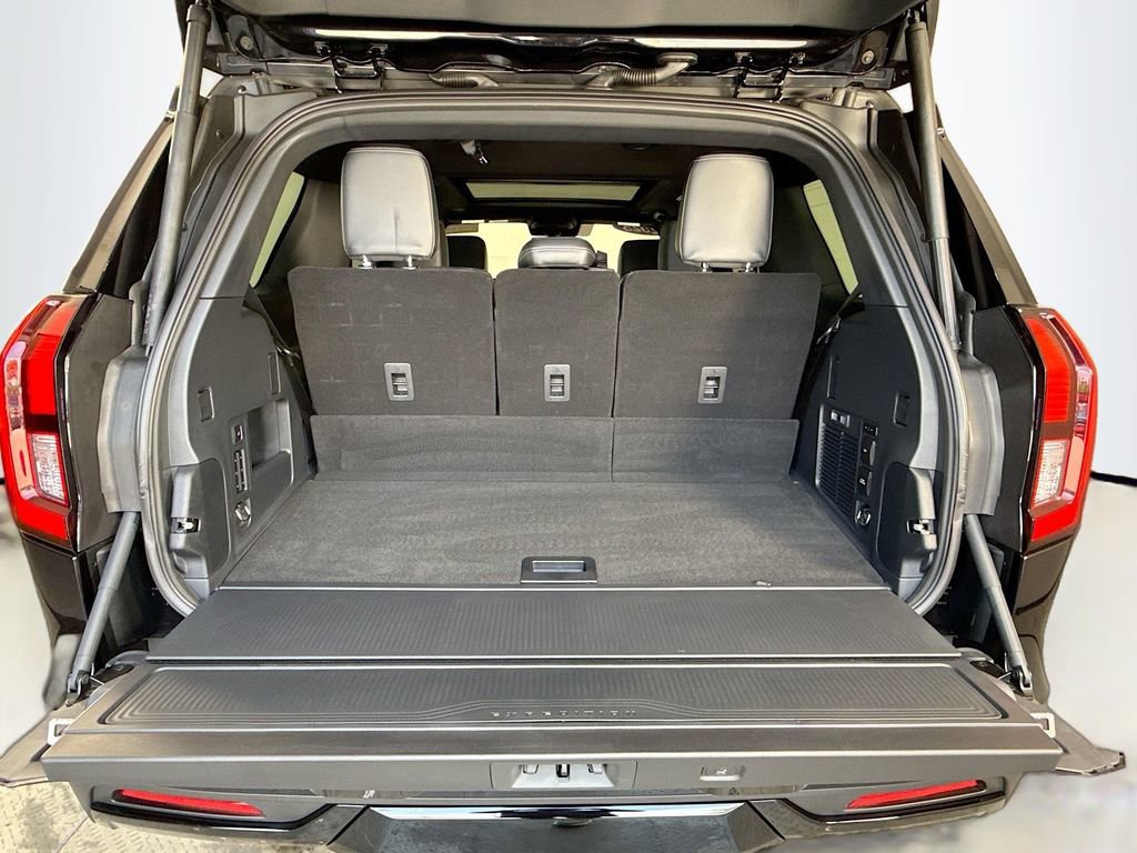 Certified 2025 Ford Expedition Platinum w/ Stealth Performance Package AWD/4WD image 28