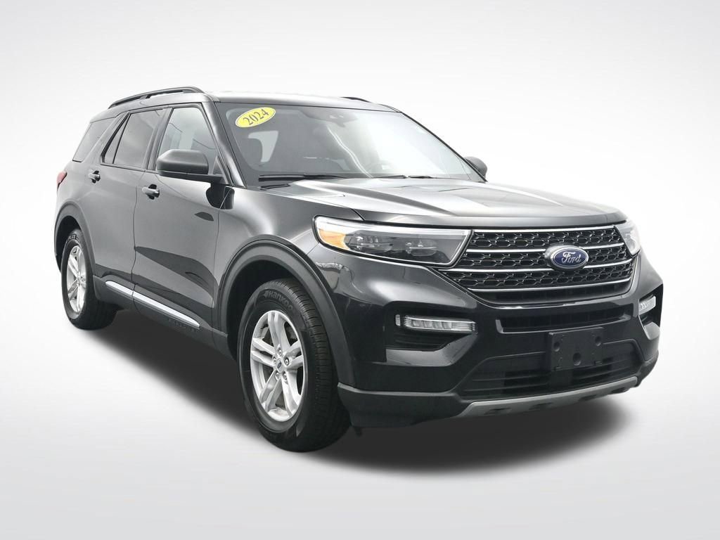 Certified 2024 Ford Explorer XLT w/ Equipment Group 202A image 3