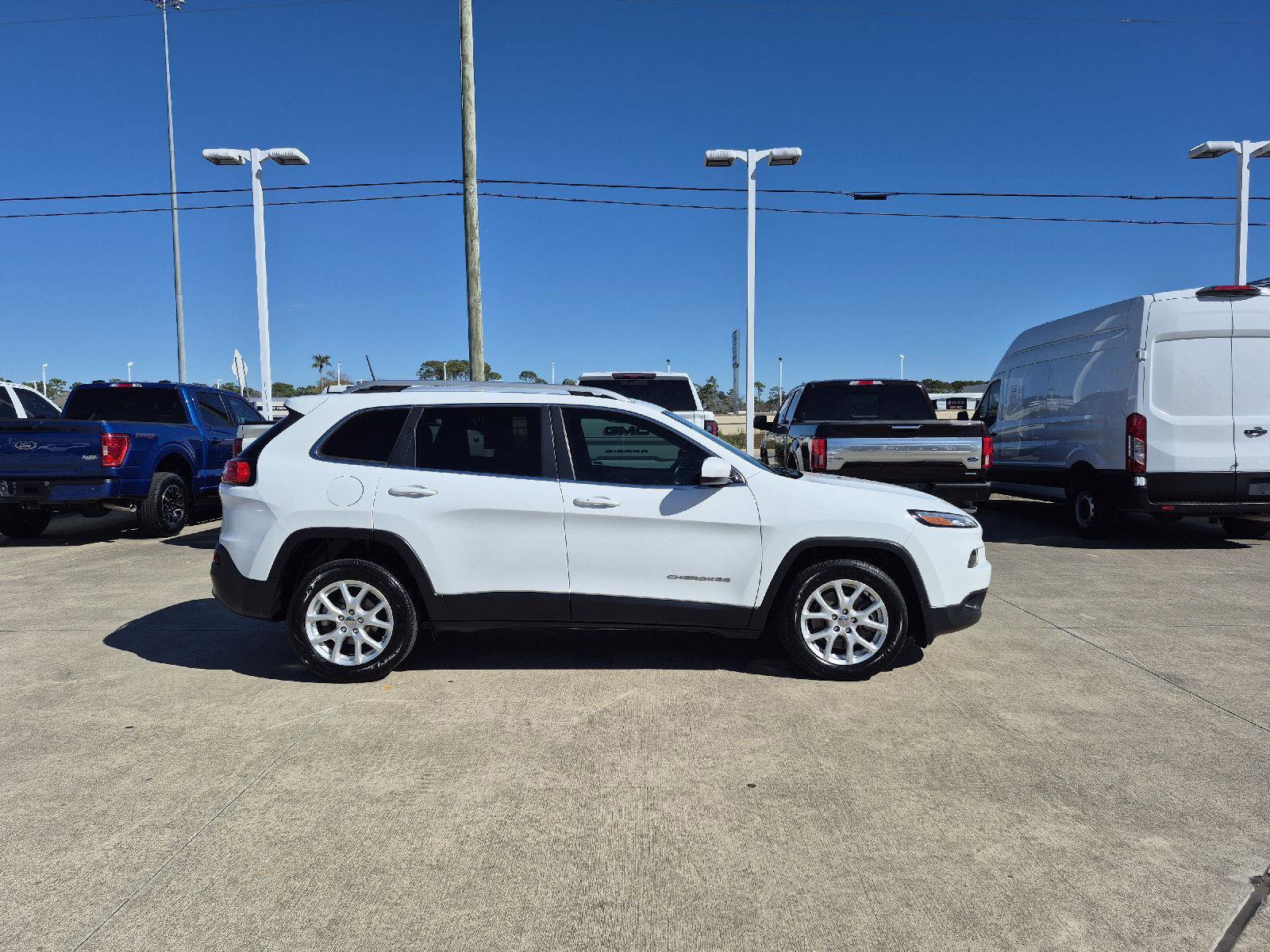 Used 2018 Jeep Cherokee Latitude Plus image 5