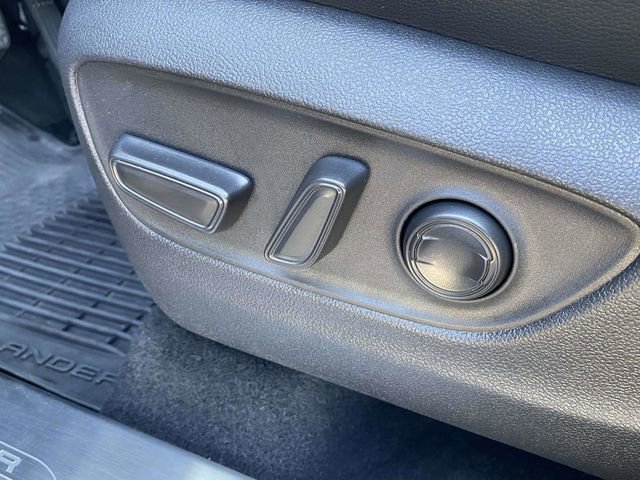 Used 2023 Toyota Highlander Platinum FWD image 19