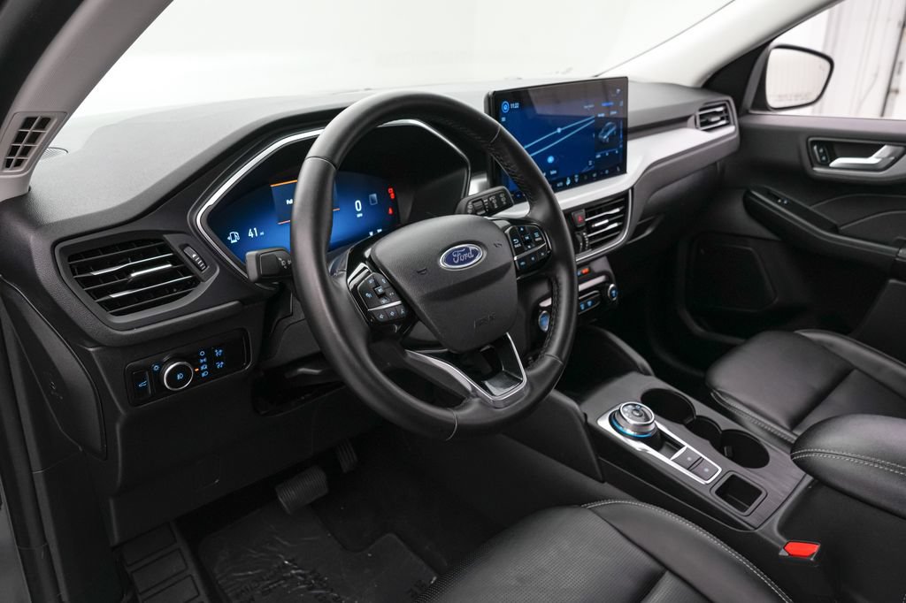 Certified 2025 Ford Escape Platinum AWD/4WD image 12