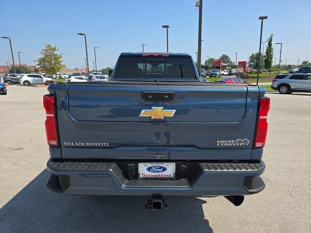 Used 2024 Chevrolet Silverado 2500 High Country w/ Technology Package AWD/4WD image 4