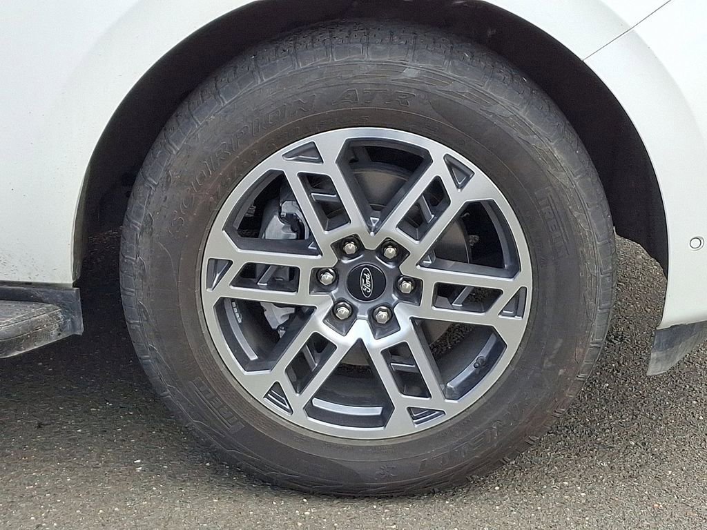 Certified 2025 Ford Expedition Active image 8