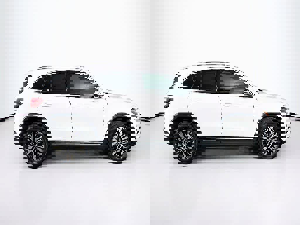 Used 2025 Mercedes-Benz GLA 250 4MATIC image 6