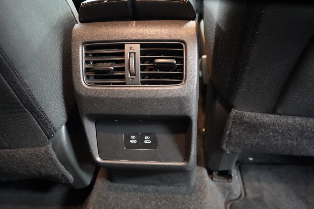 Used 2025 Nissan Rogue SV FWD image 21
