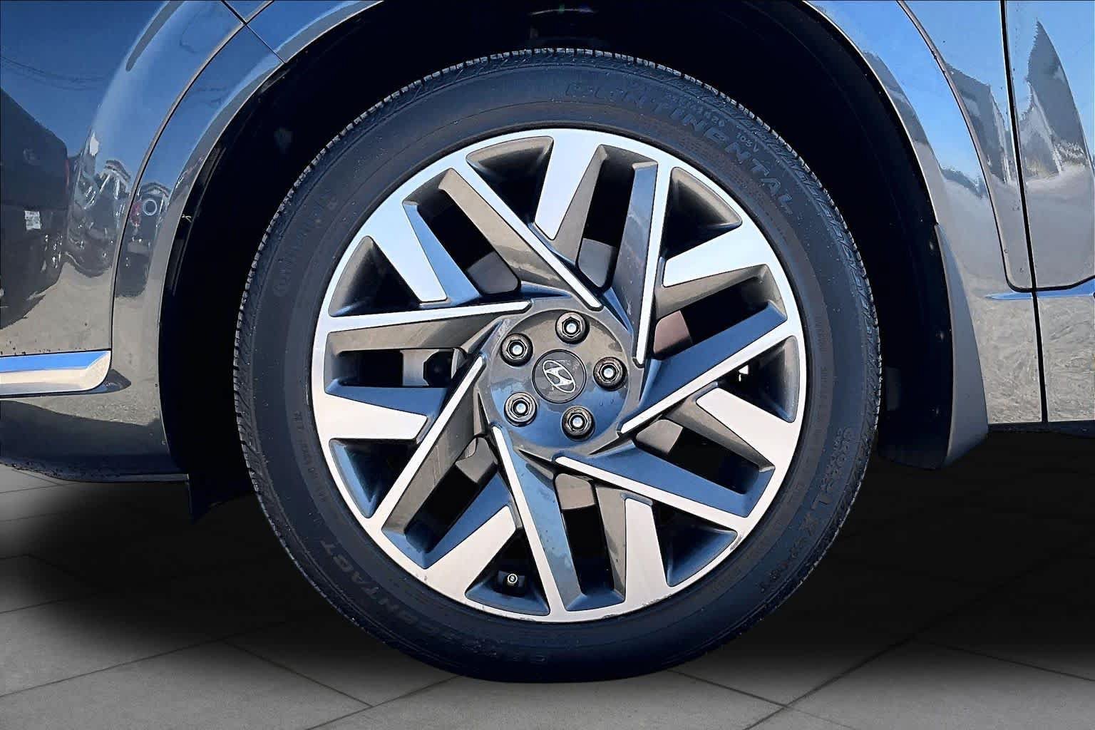 Used 2023 Hyundai Santa Fe Calligraphy FWD image 11