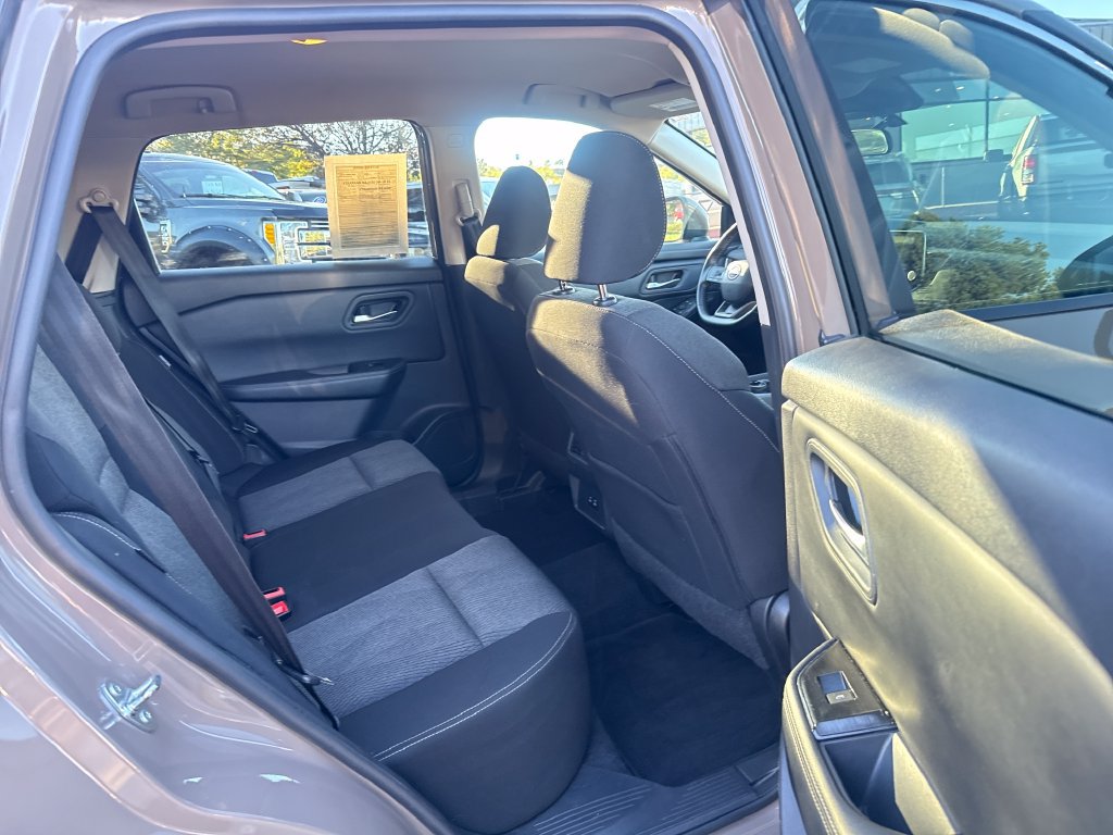 Used 2025 Nissan Rogue SV AWD/4WD image 23