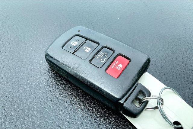 Used 2018 Toyota RAV4 XLE w/ Convenience Package AWD/4WD image 11